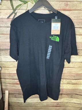 The North Face Short Sleeve Shirt Men’s Size Large NWT